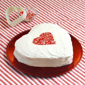 1 kg Sumptuous Heart Vanilla Cake