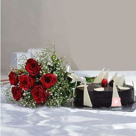 6 Red Roses with Half Kg Round Black Forest Cake