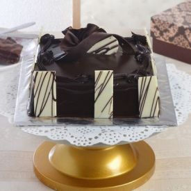 Square Chocolate Cake (1 Kg)